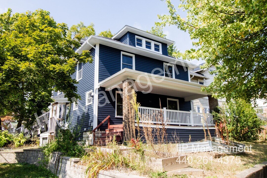 54 S Portage Path in Akron, OH - Building Photo