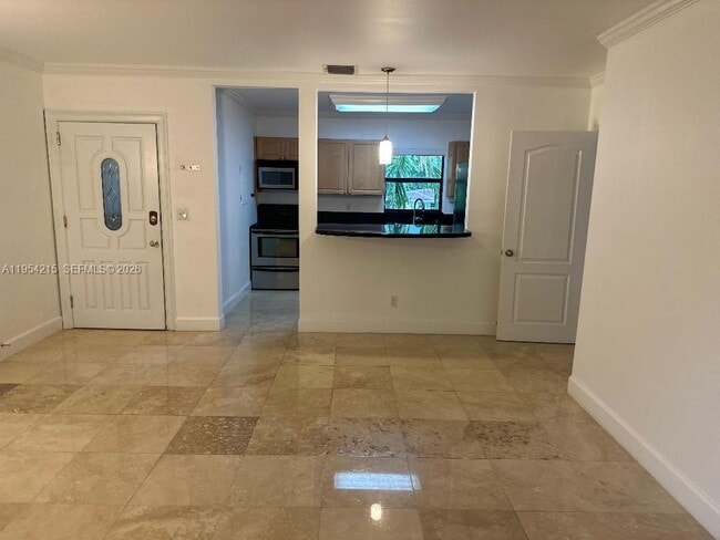 32 Camden Dr in Bal Harbour, FL - Building Photo - Building Photo