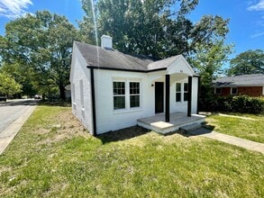811 Dana Pl in Greensboro, NC - Building Photo - Building Photo