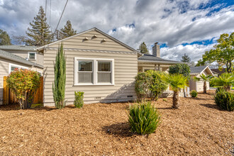 924-926 Morgan St in Santa Rosa, CA - Building Photo - Building Photo