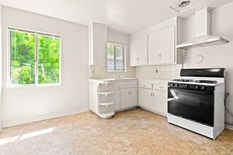 11848 Foothill Way in Oakland, CA - Building Photo - Building Photo
