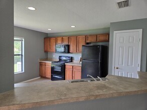 2637 Oleander Lakes Dr in Brandon, FL - Building Photo - Building Photo