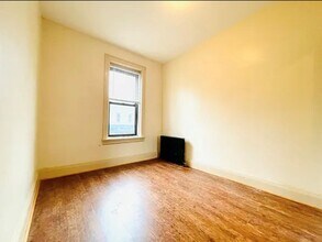 62-16 Myrtle Ave in Queens, NY - Building Photo - Building Photo