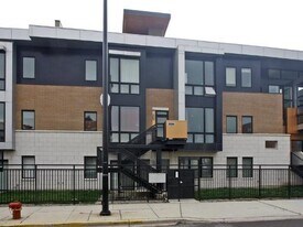 2224 W Madison St in Chicago, IL - Building Photo