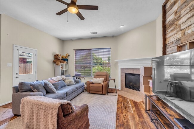 10711 Gilford Crest Dr in Spring, TX - Building Photo - Building Photo