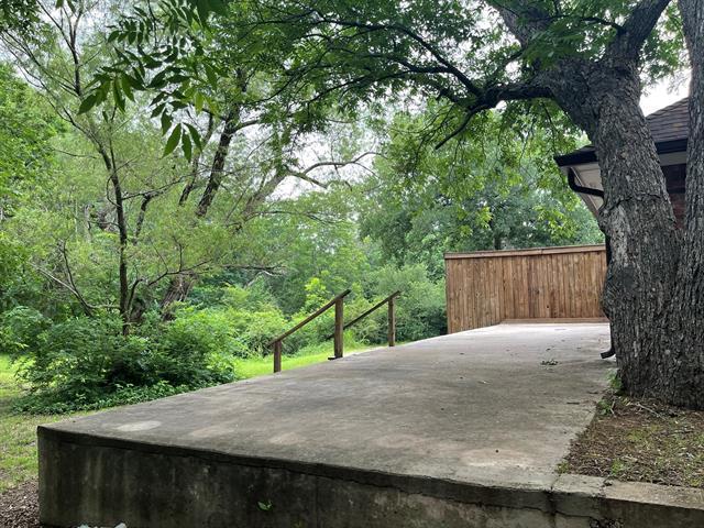 property at 820 W Lamberth Rd