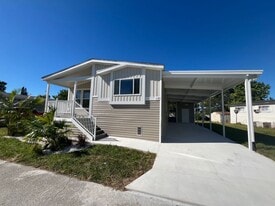 118 Leopard Ln in North Fort Myers, FL - Building Photo