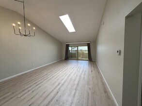 40002 Village 40 in Camarillo, CA - Building Photo - Building Photo