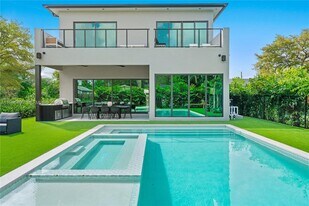 245 NE 116th St in Miami, FL - Building Photo