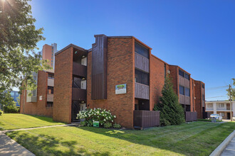 Stoughton Street Apartments in Champaign, IL - Building Photo - Building Photo