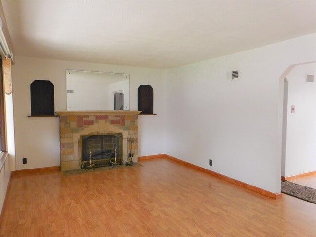 2031 Ranchdale Dr in Jennings, MO - Foto de edificio - Building Photo