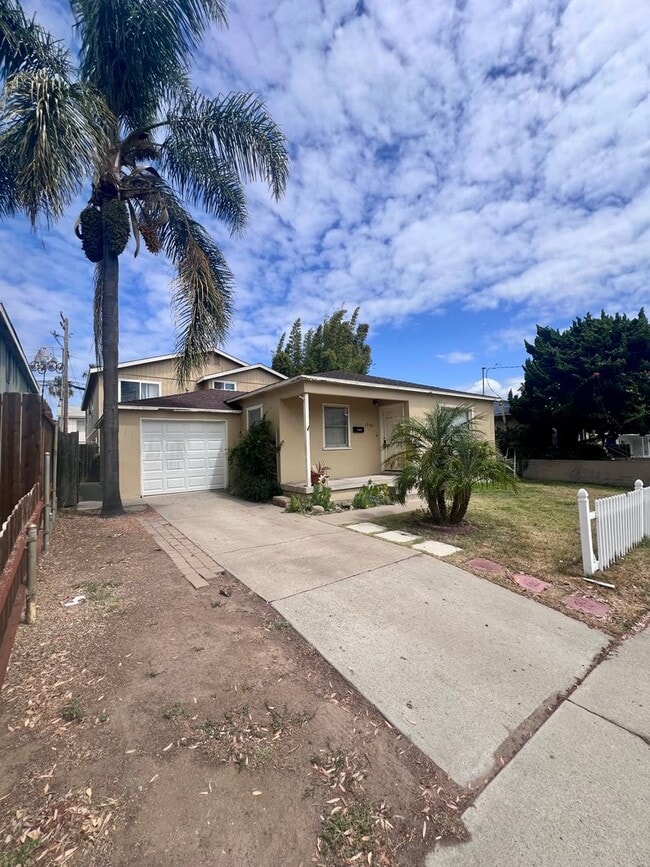 1956 Pacific Beach Dr in San Diego, CA - Building Photo - Building Photo