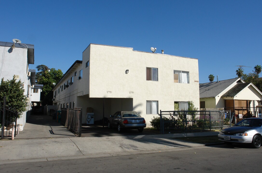 14623 Calvert St in Van Nuys, CA - Building Photo