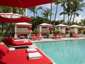 17875 Collins Ave, Unit 4305 in Sunny Isles Beach, FL - Building Photo - Building Photo