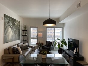 254-254 Wellington Crescent in Winnipeg, MB - Building Photo - Building Photo