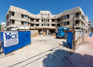 2035 Washington Ave in Miami Beach, FL - Building Photo - Building Photo