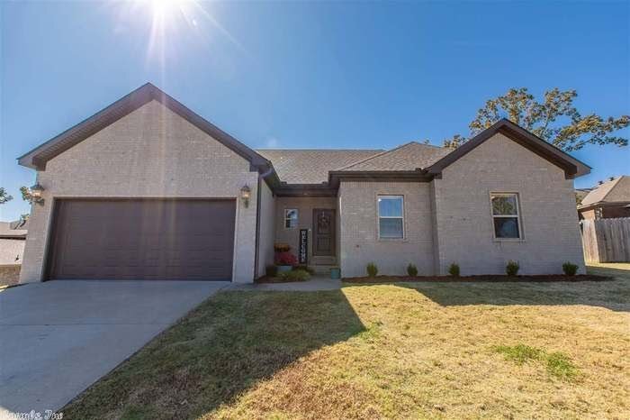 5305 Aviator Dr in Jacksonville, AR - Foto de edificio
