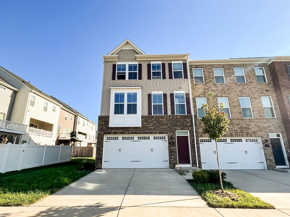7731 Blackburn Ridge Dr in Manassas, VA - Foto de edificio
