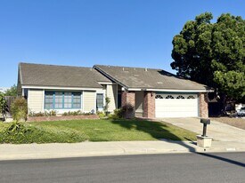 1583 Boulder Creek Rd in Oceanside, CA - Building Photo