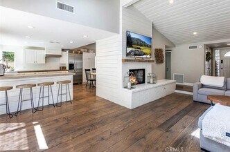 10122 Viking Ave in Los Angeles, CA - Building Photo - Building Photo