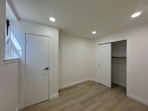 222 Christopher Columbus Dr in Jersey City, NJ - Building Photo - Building Photo