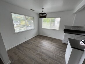 3329 Montrose Ave in Glendale, CA - Building Photo - Building Photo