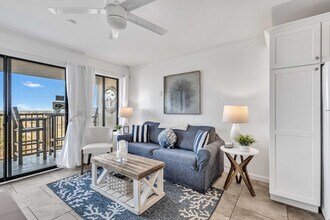 40 Folly Field Rd in Hilton Head Island, SC - Building Photo - Building Photo