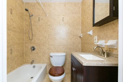 465 Kosciuszko St-Unit -unit 3 in Brooklyn, NY - Building Photo - Building Photo