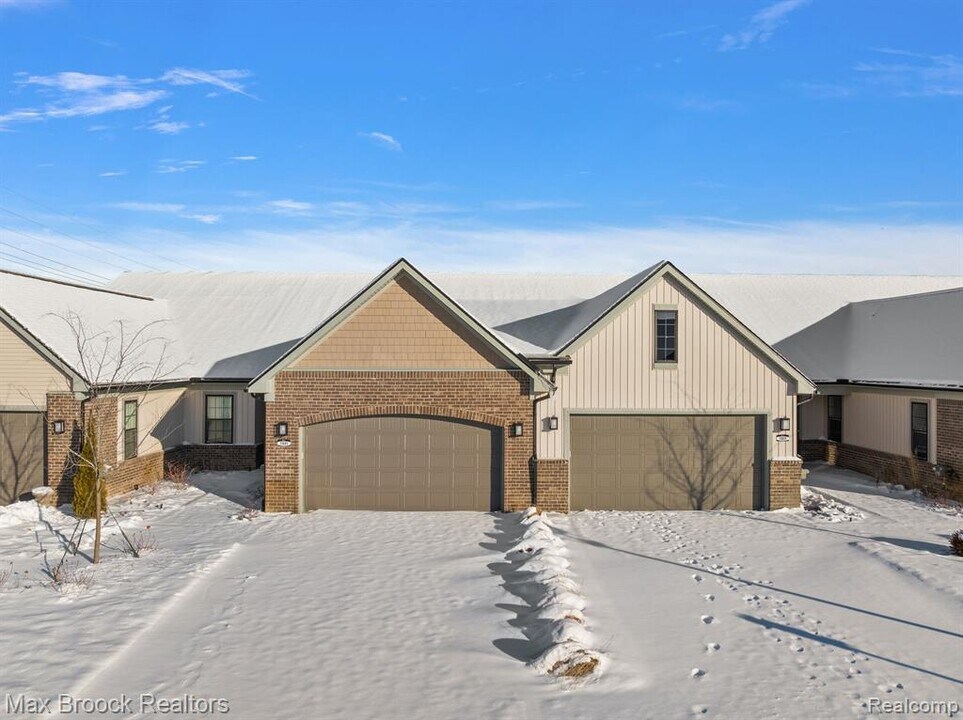 1521 Tribute Dr in Bloomfield Township, MI - Building Photo