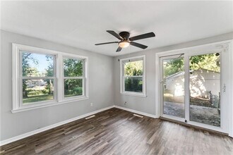 7036 Hunter St in Raytown, MO - Building Photo - Building Photo