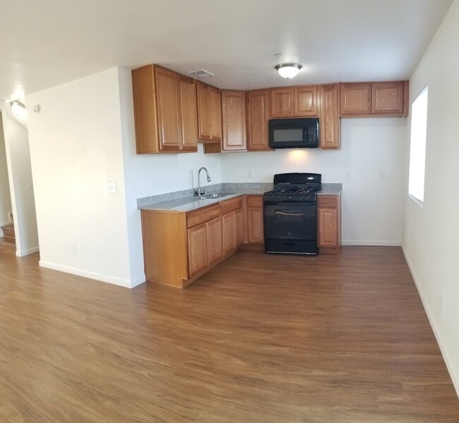 145 Brookridge Dr in Red Bluff, CA - Building Photo - Building Photo