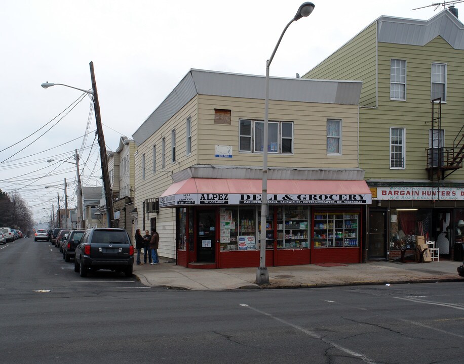 446 Avenue C in Bayonne, NJ - Building Photo