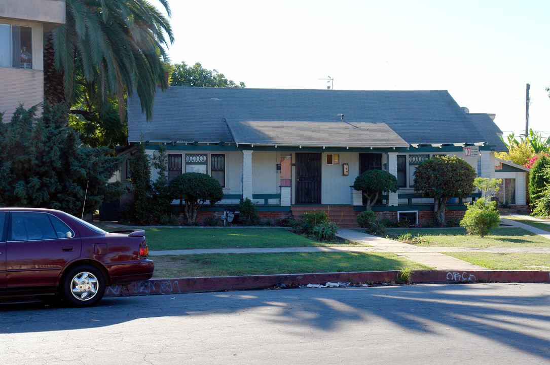 124 E Spruce Ave in Inglewood, CA - Building Photo