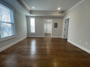 49 Alpine St, Unit 2 in Boston, MA - Foto de edificio - Building Photo