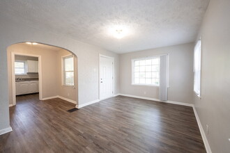 4801 East 21st St in Indianapolis, IN - Foto de edificio - Building Photo