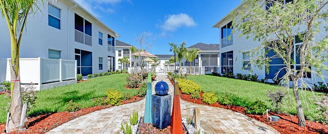 The Oaks on Henry in Punta Gorda, FL - Building Photo - Building Photo