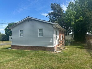5407 Stokes Ln in Richmond, VA - Building Photo - Building Photo