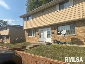 1331 W Jeth Ct in Peoria, IL - Building Photo - Building Photo