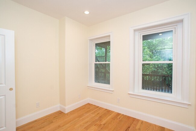 79 Brighton Ave, Unit #1A in Boston, MA - Foto de edificio - Building Photo