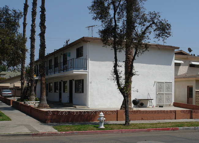 401 S Birch St in Santa Ana, CA - Foto de edificio - Building Photo