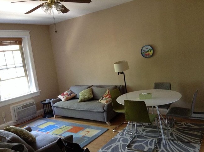 2010 Kalorama Rd NW, Unit 302 in Washington, DC - Building Photo - Building Photo