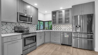 12003 Flicker Way in Hollywood, FL - Building Photo