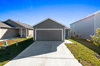 9836 Butte Crk in San Antonio, TX - Building Photo - Building Photo