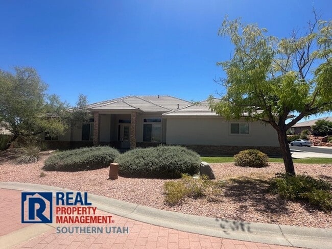 property at 978 N Las Entradas Dr