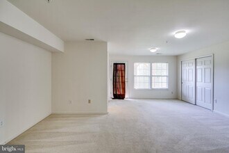 2702 Snowmill Ct in Ellicott City, MD - Foto de edificio - Building Photo