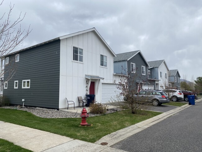 2286 Gallatin Green Blvd in Bozeman, MT - Building Photo - Building Photo