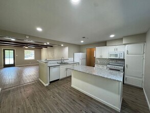 2624 Woodlawn Dr in Ennis, TX - Building Photo - Building Photo