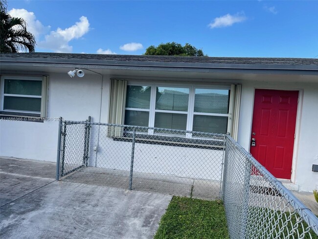 5803 Garfield St in Hollywood, FL - Building Photo - Building Photo