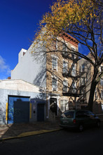 2414 41st St in Long Island City, NY - Foto de edificio - Building Photo