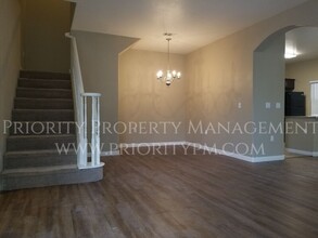 9303 Gilcrease Ave in Las Vegas, NV - Building Photo - Building Photo